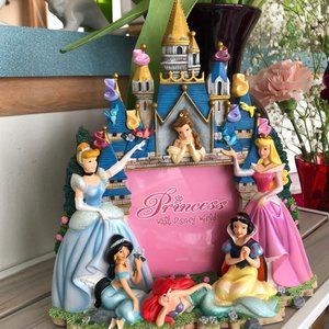 NEW Disney / Castle 3-D Resin Photo Frame